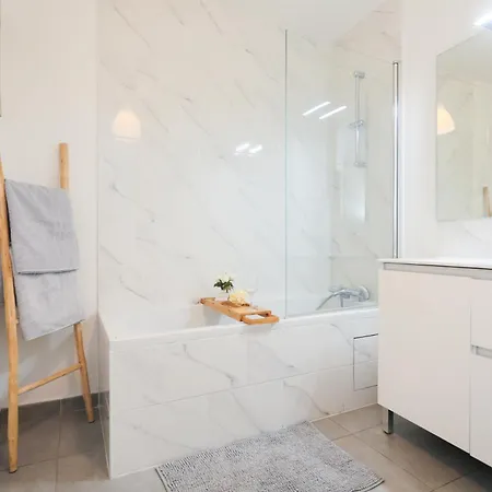 Le Cedre, Neuf Et Decoration Soignee